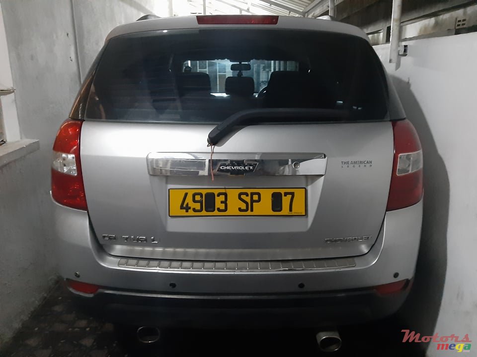 2007' Chevrolet Captiva 7 seater photo #2