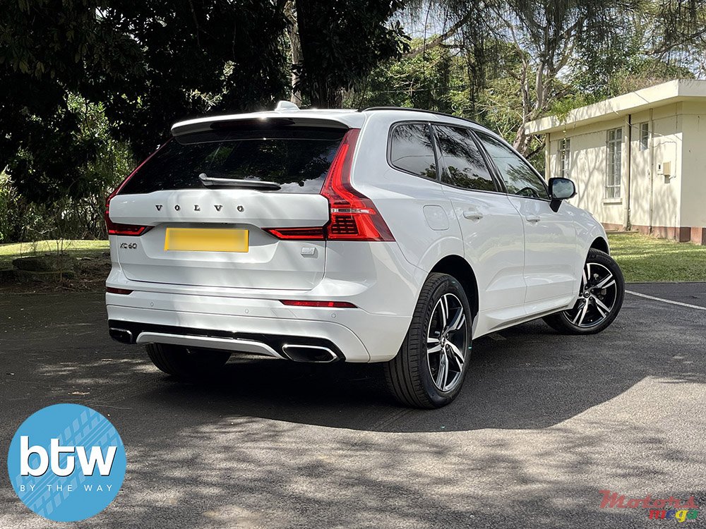 2020' Volvo XC60 T8 Recharge Plug-in Hybrid photo #2