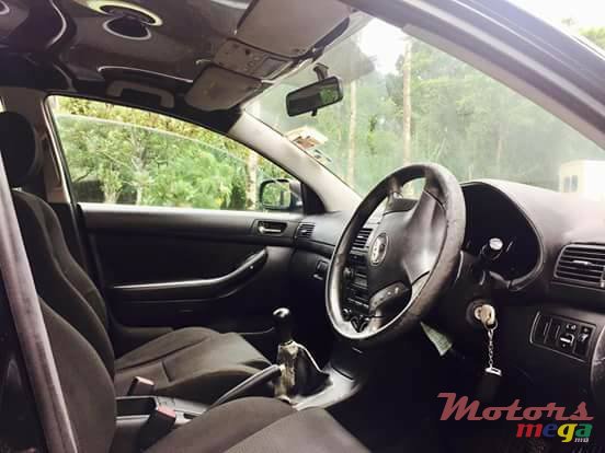 2006' Toyota Avensis photo #2