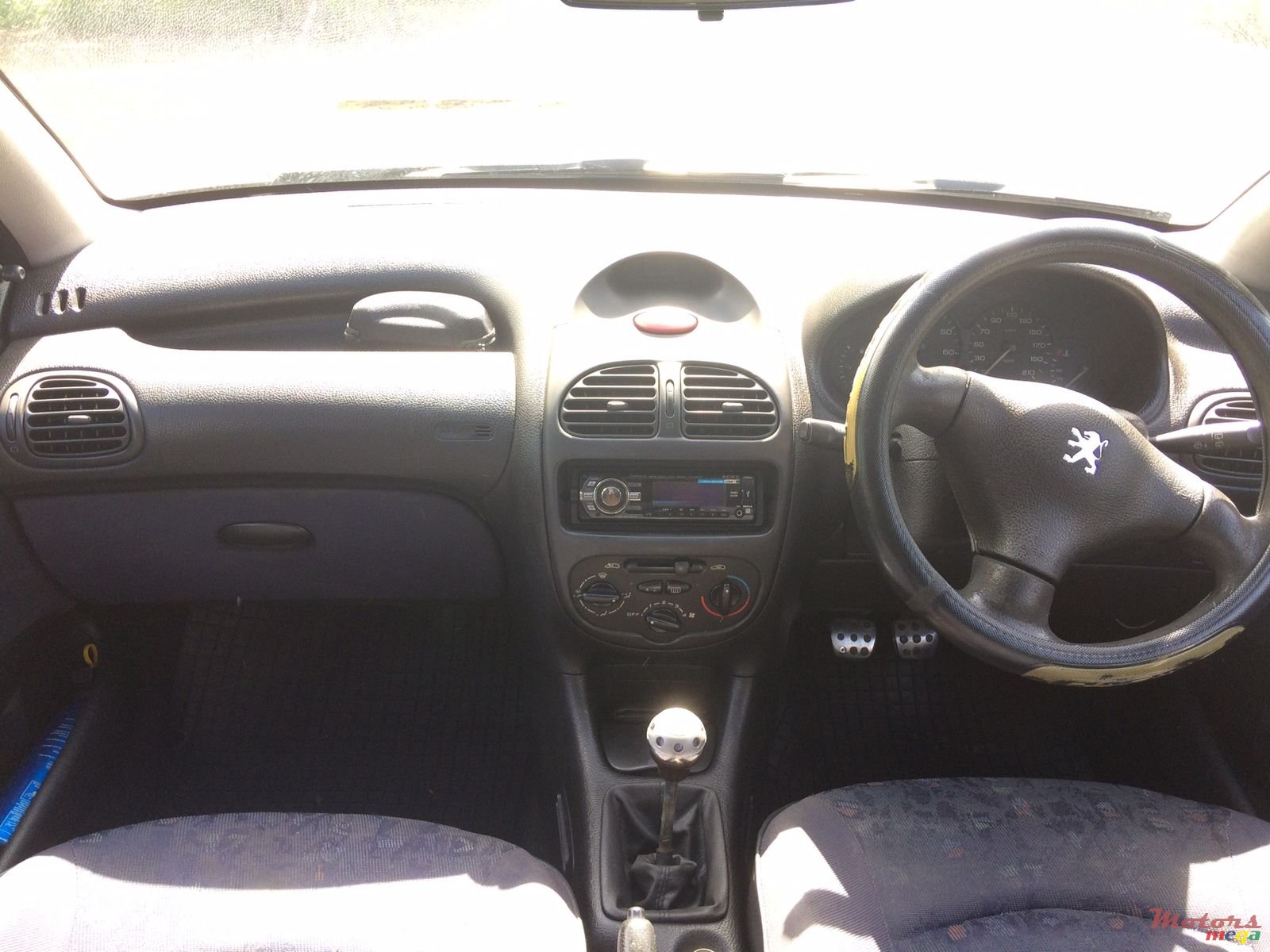 2001' Peugeot 206 XR photo #1