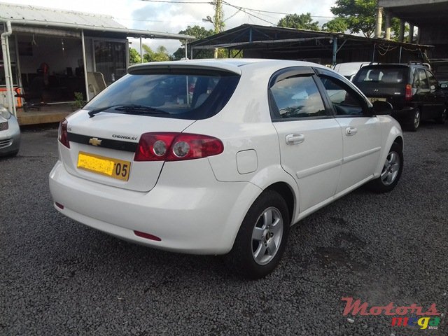 2005' Chevrolet Optra photo #3