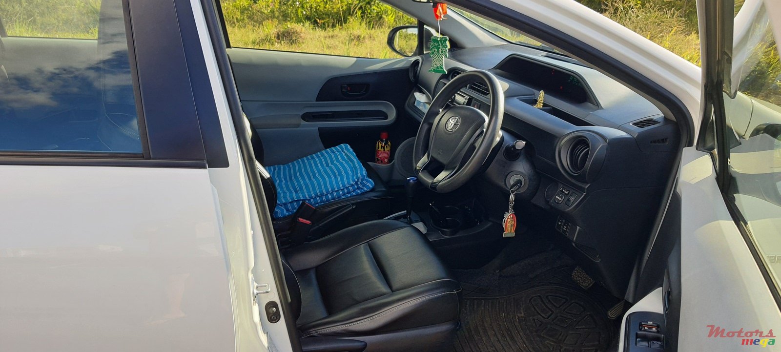 2013' Toyota Aqua photo #5