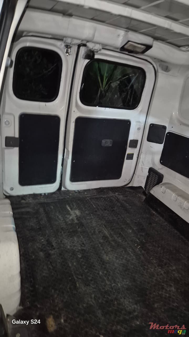 2016' Nissan photo #3