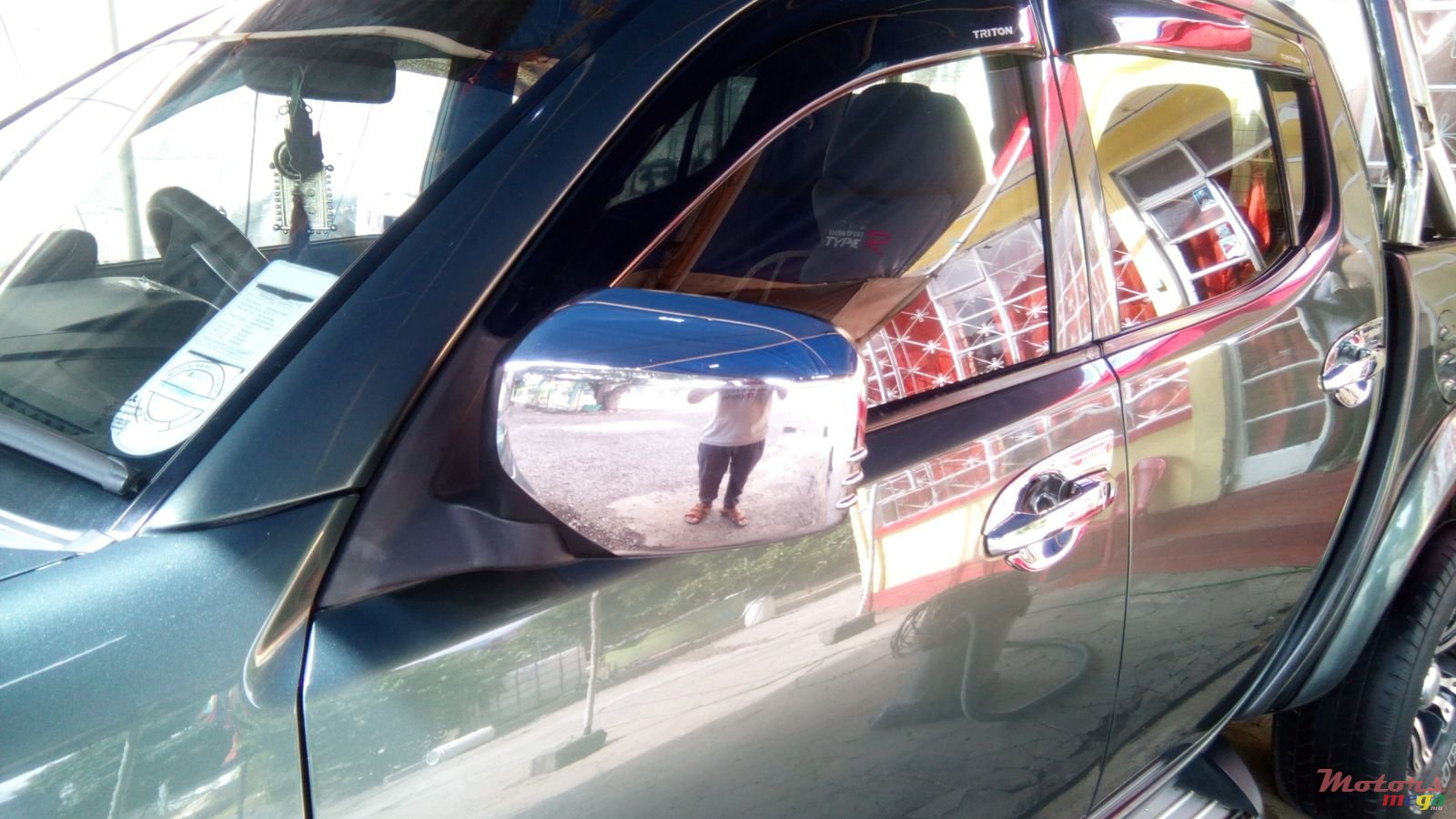 2010' Mitsubishi L 200 photo #2