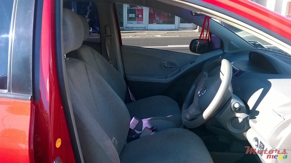 2008' Toyota Vitz photo #4