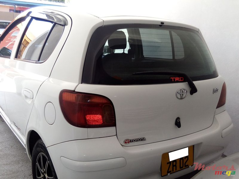 2002' Toyota Vitz 1000 photo #2