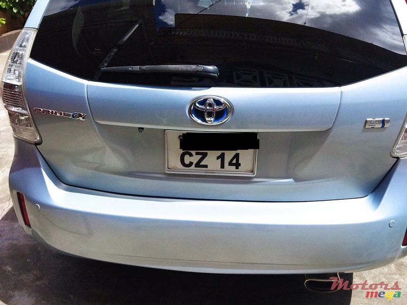 2014' Toyota Prius Hybride 7 seater photo #7