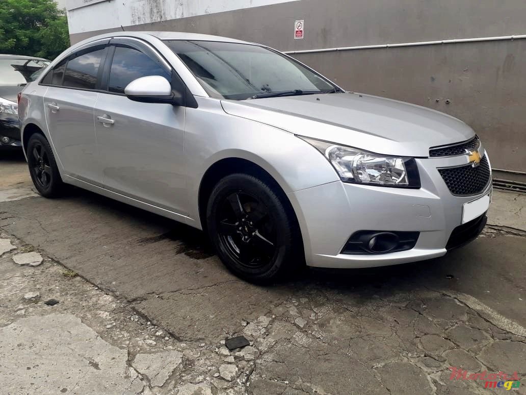 2012' Chevrolet Cruze LT photo #1