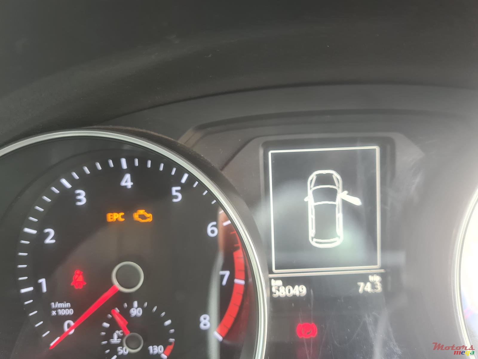 2015' Volkswagen Polo photo #5