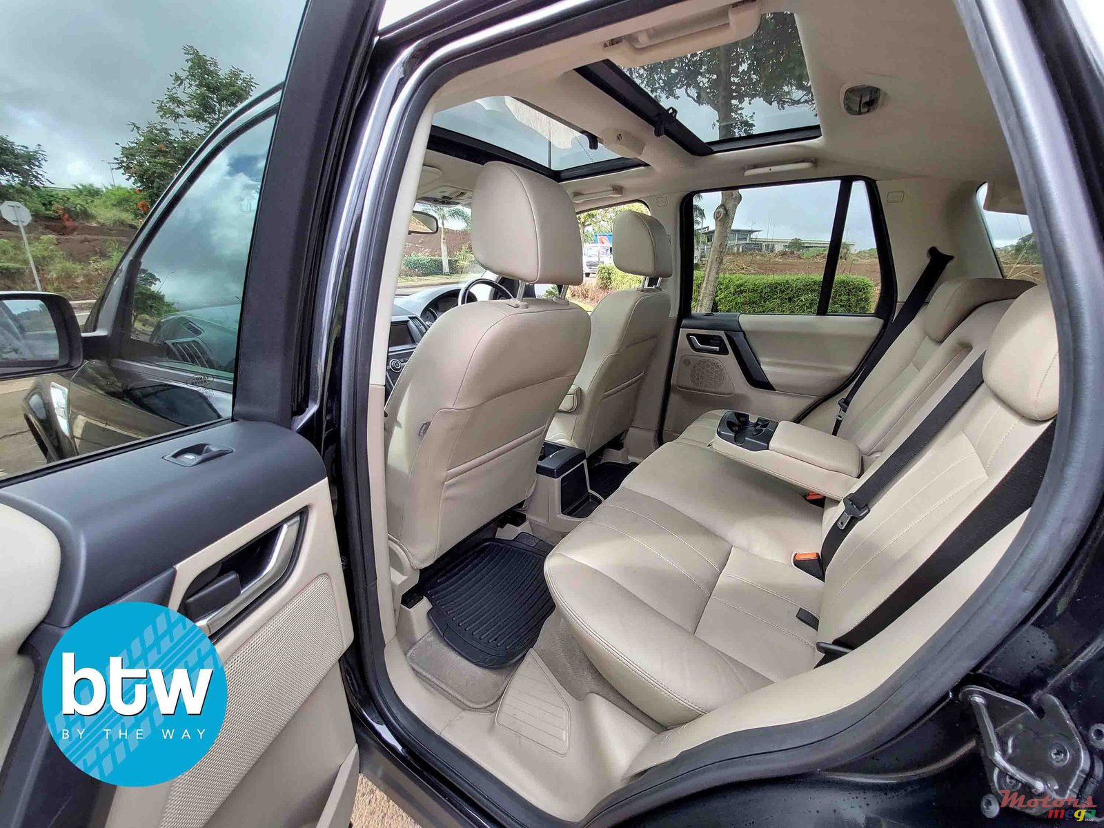 2013' Land Rover Discovery photo #5