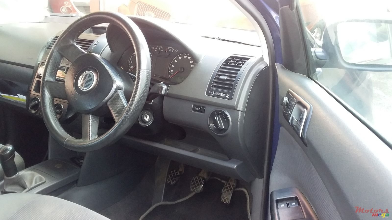 2004' Volkswagen Polo photo #3