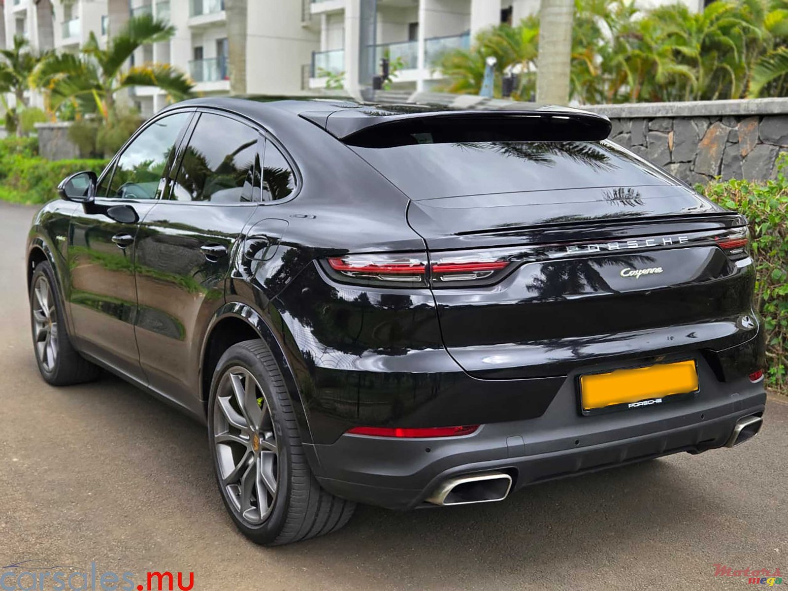 2020' Porsche Cayenne Coupé photo #3