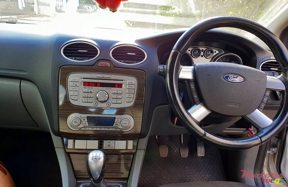 2010' Ford Focus photo #6