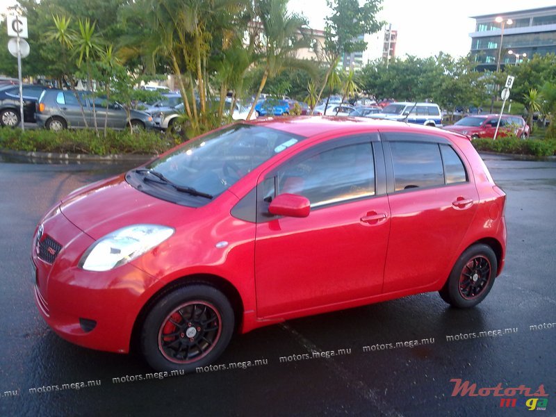 2006' Toyota vitz (with Pvt No.) photo #1