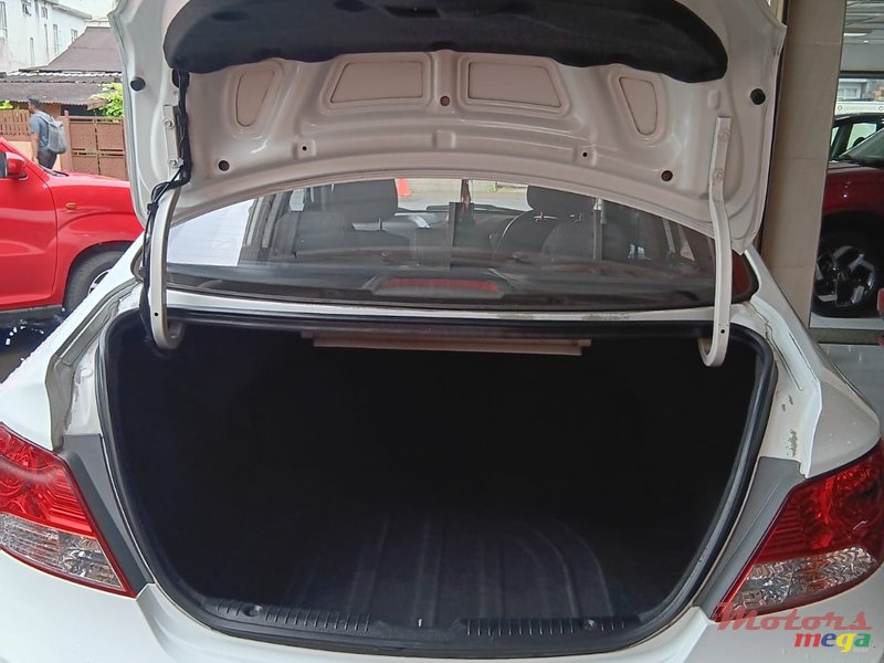2014' Hyundai Accent photo #7