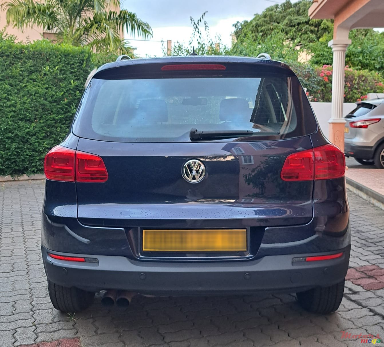 2015' Volkswagen Tiguan photo #3