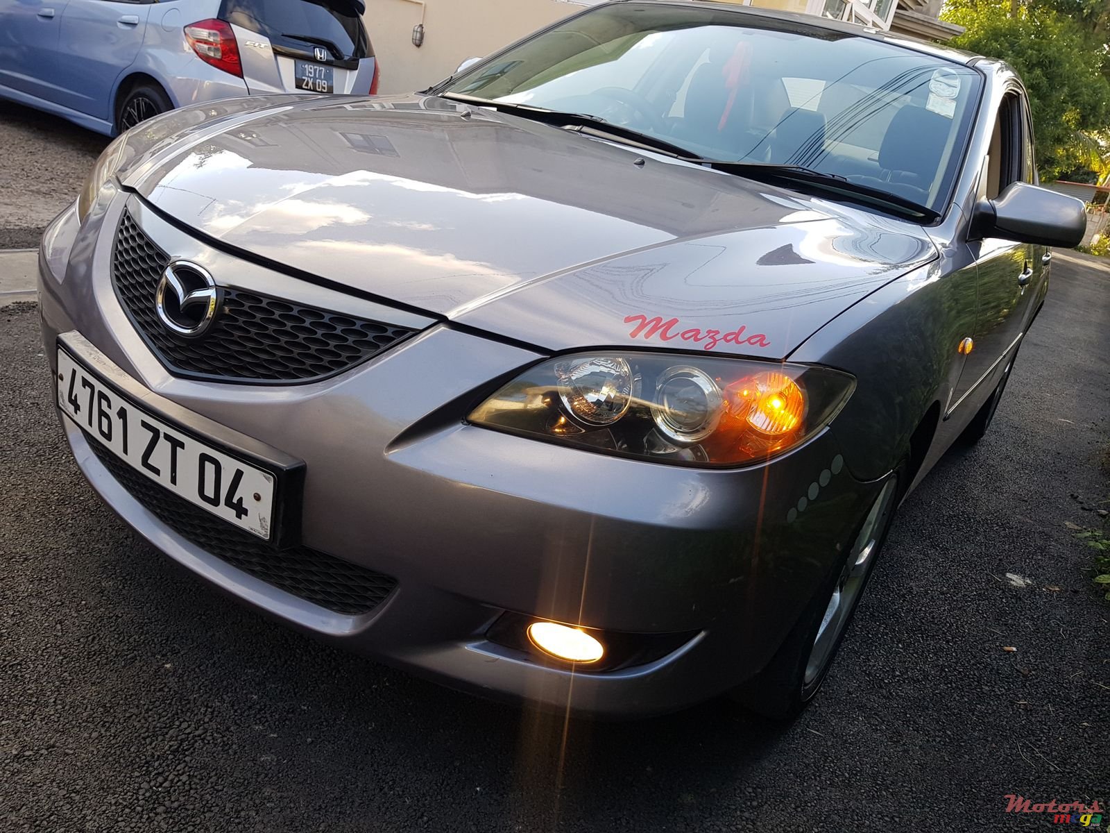 2004' Mazda lux automatic photo #1