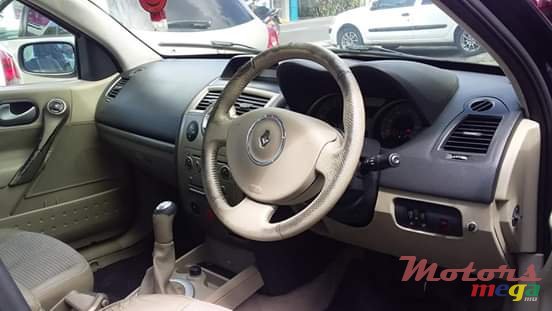 2008' Renault Megane photo #3