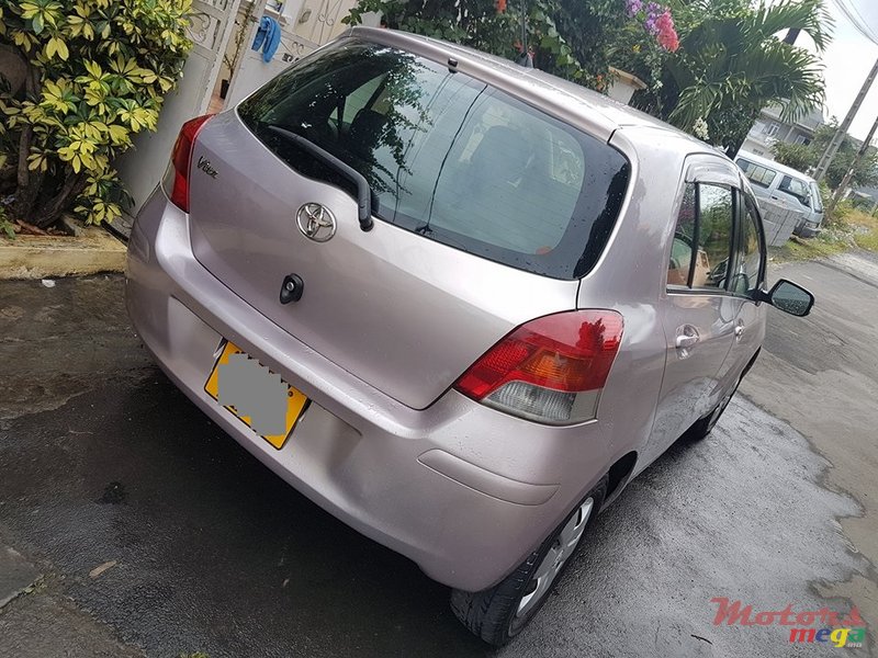 2010' Toyota Vitz photo #2