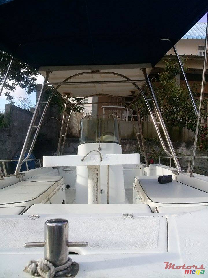 2000' Boston Whaler photo #3