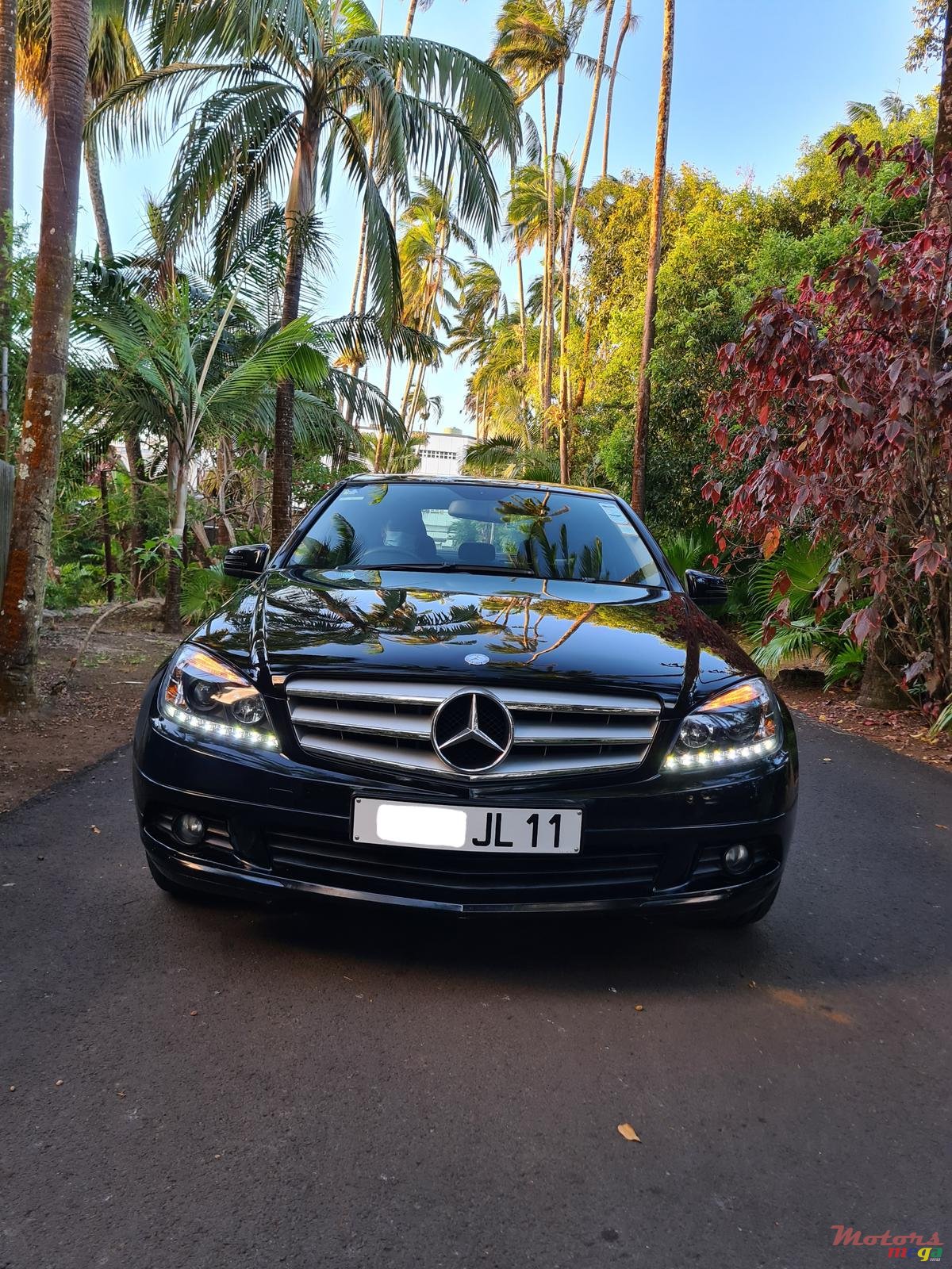 2011' Mercedes-Benz C180 photo #5