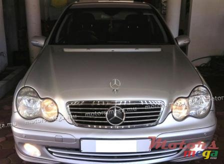 2004' Mercedes-Benz photo #2