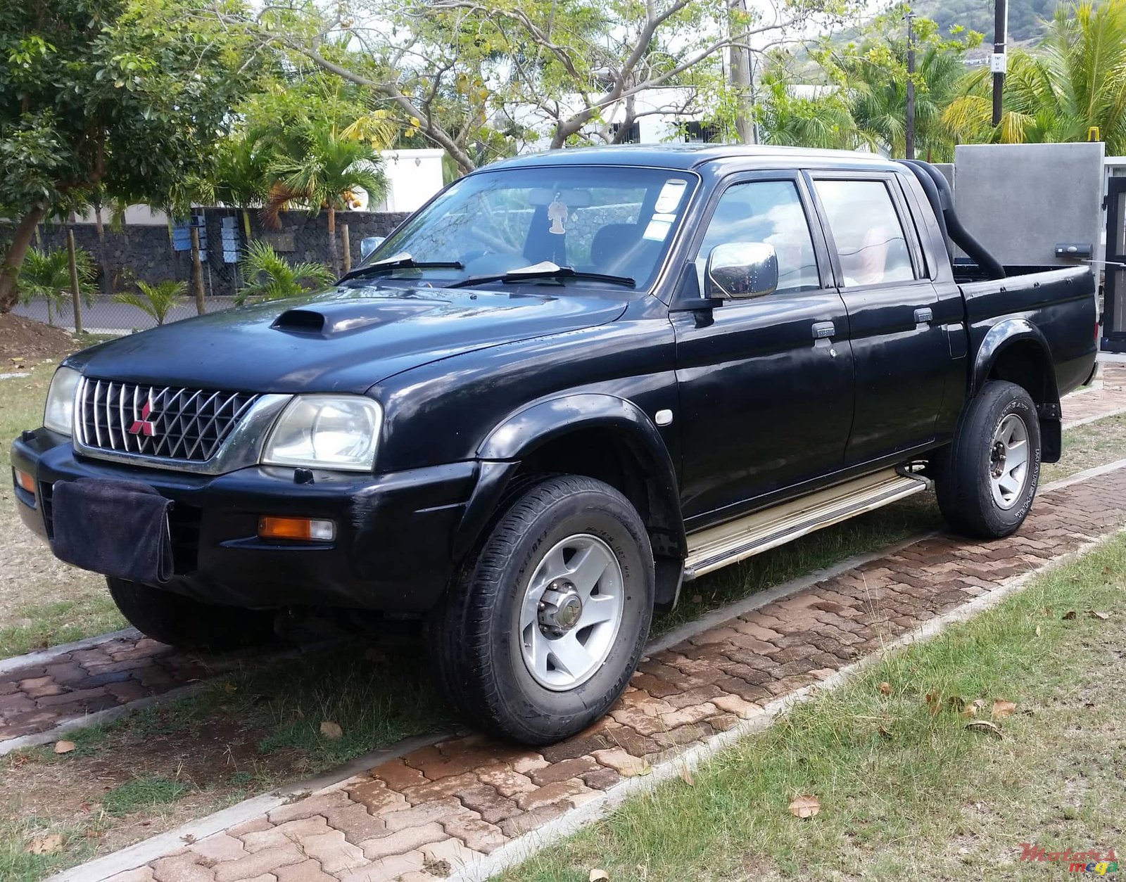 2004' Mitsubishi L 200 photo #1