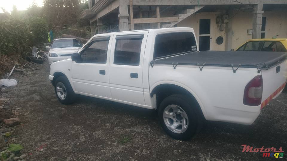 2002' Isuzu FRR photo #2