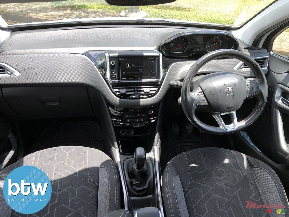 2017' Peugeot 2008 photo #5