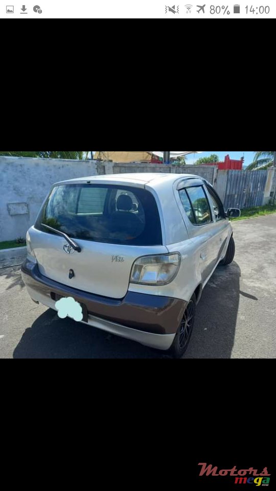 2000' Toyota Vitz photo #2