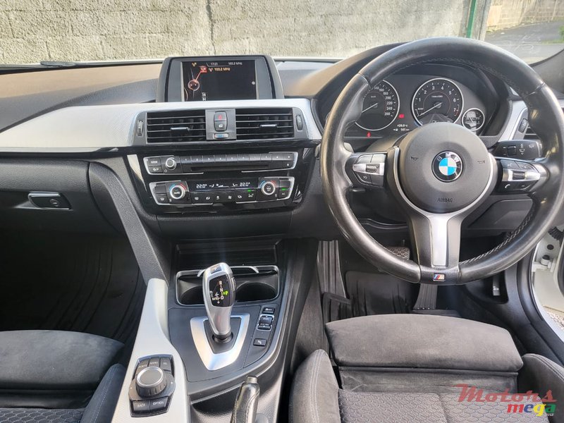 2016' BMW 318 photo #2