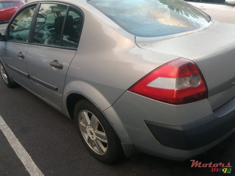2004' Renault photo #2