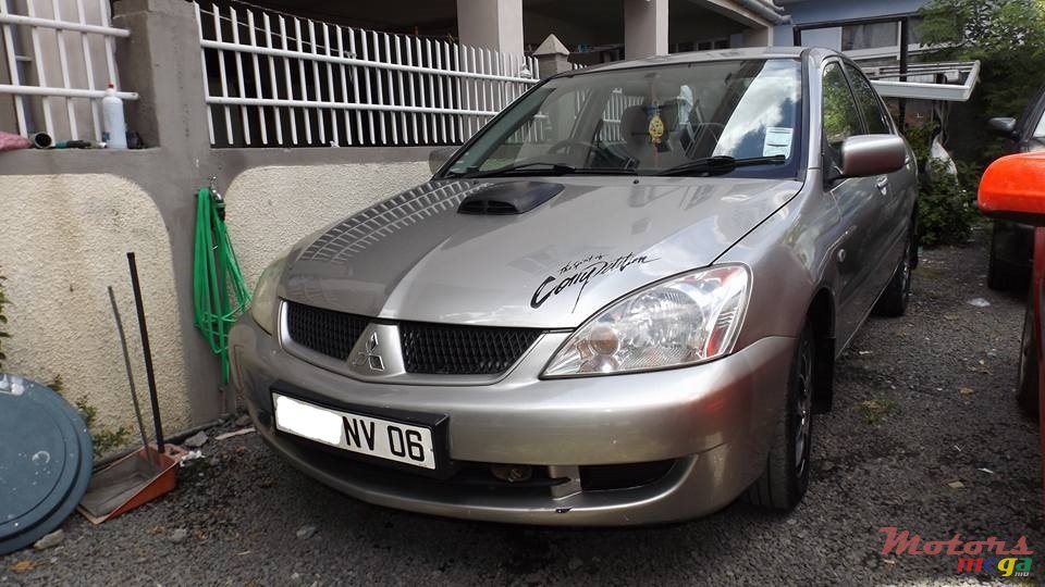2006' Mitsubishi Lancer GLX photo #2