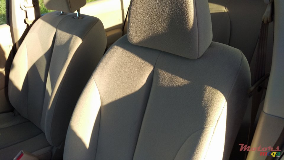 2011' Nissan Tiida photo #1