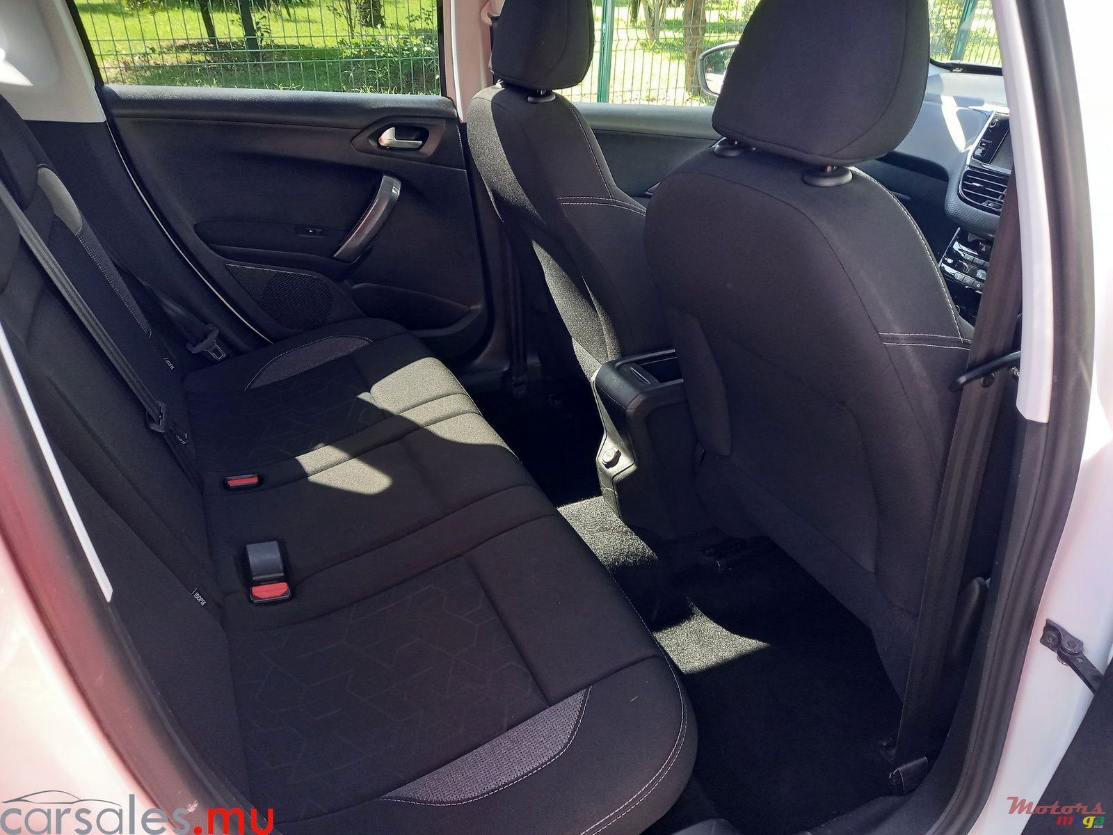 2017' Peugeot 2008 1.2T Puretech photo #6