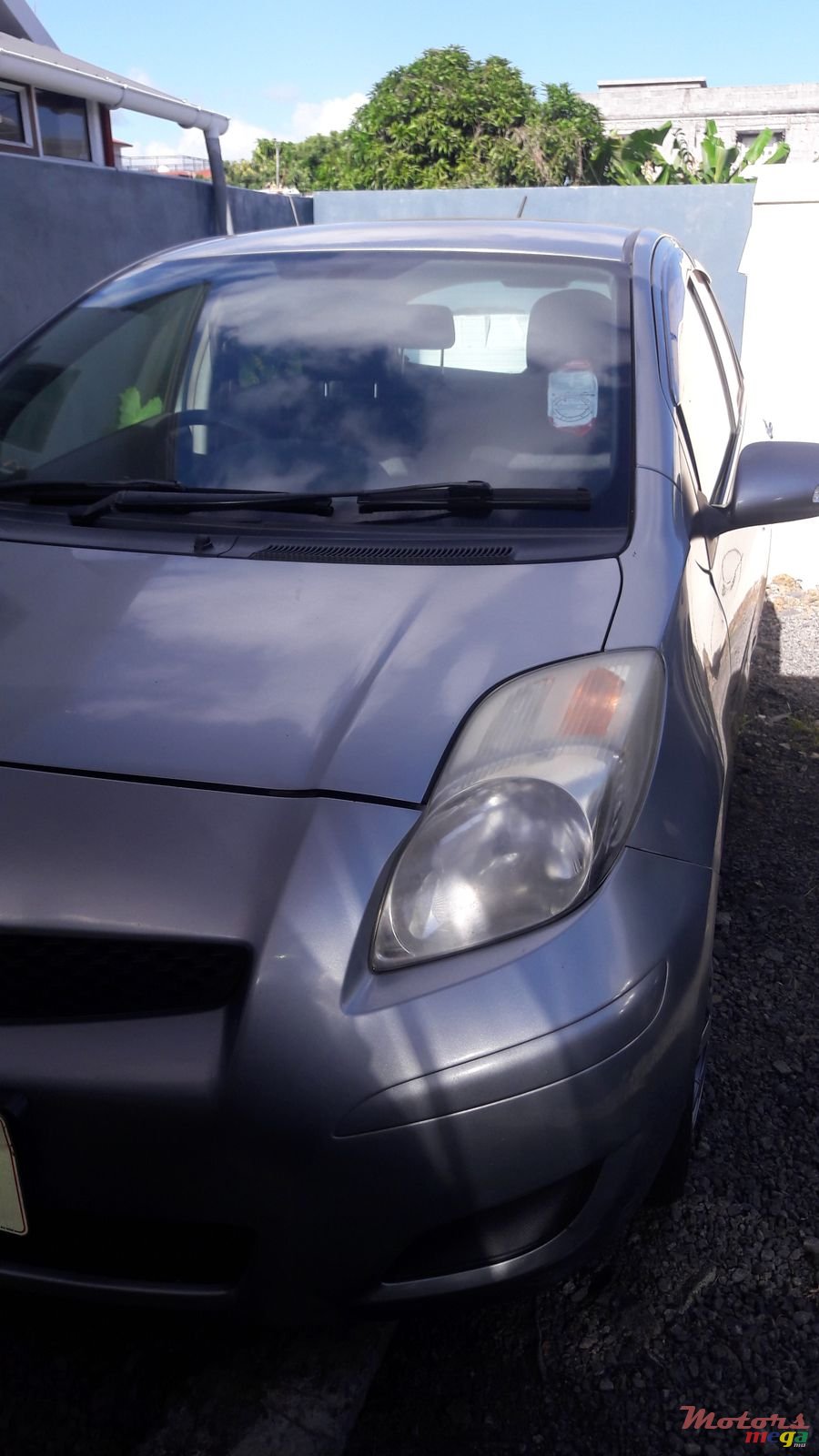 2009' Toyota Vitz photo #2