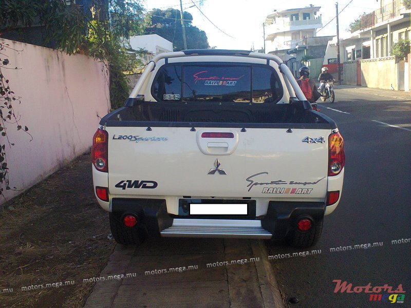 2008' Mitsubishi photo #2