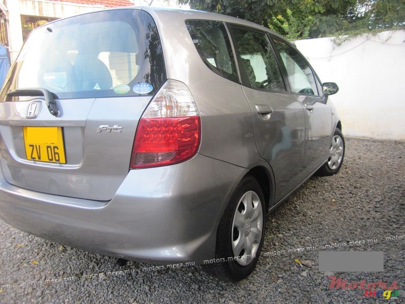 2006' Honda fit photo #3