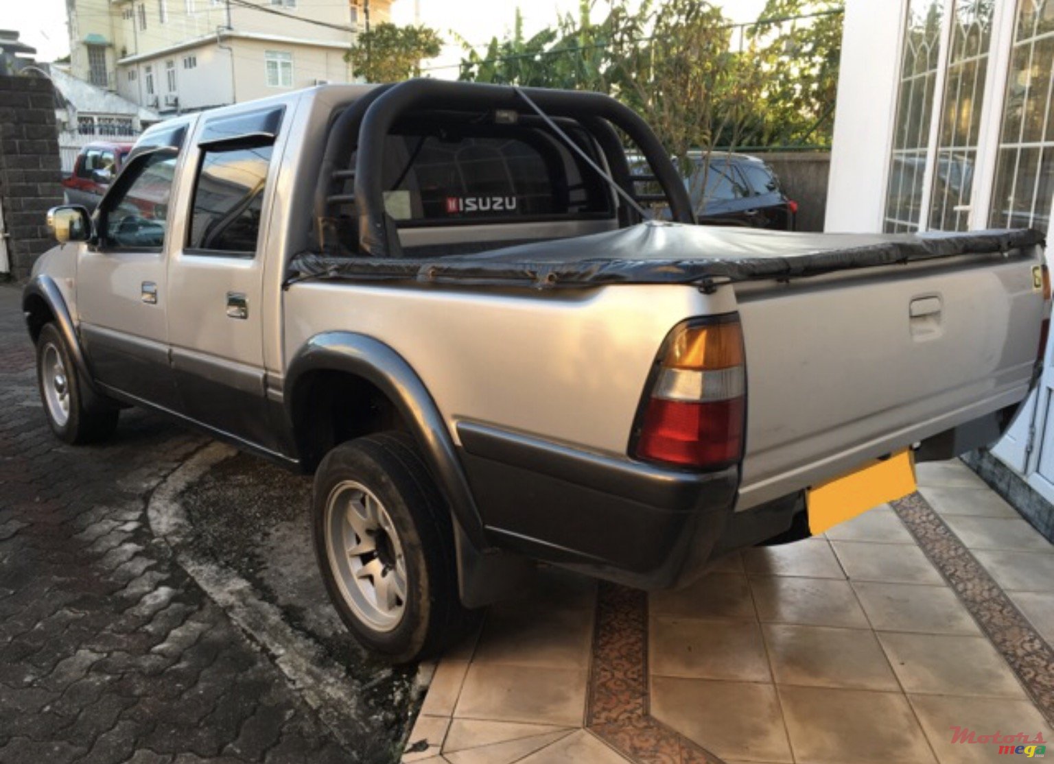 2002' Isuzu photo #4