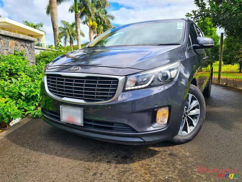 2015' Kia Carnival 2.2 CRDI 7 Seater photo #3