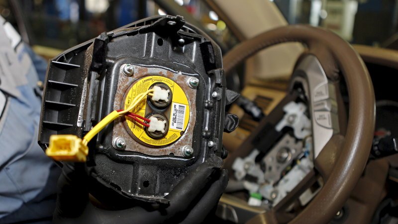 Honda to use Facebook to find owners with defective Takata airbags