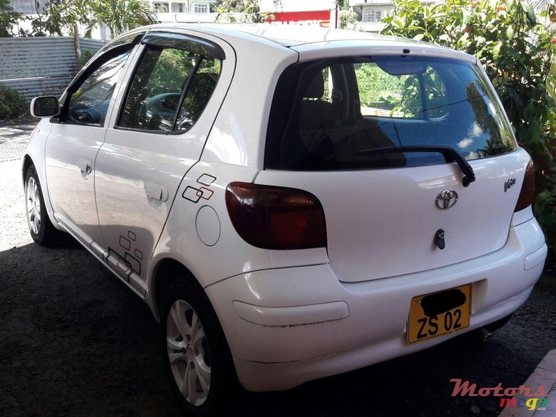 2002' Toyota Vitz Automatic photo #1