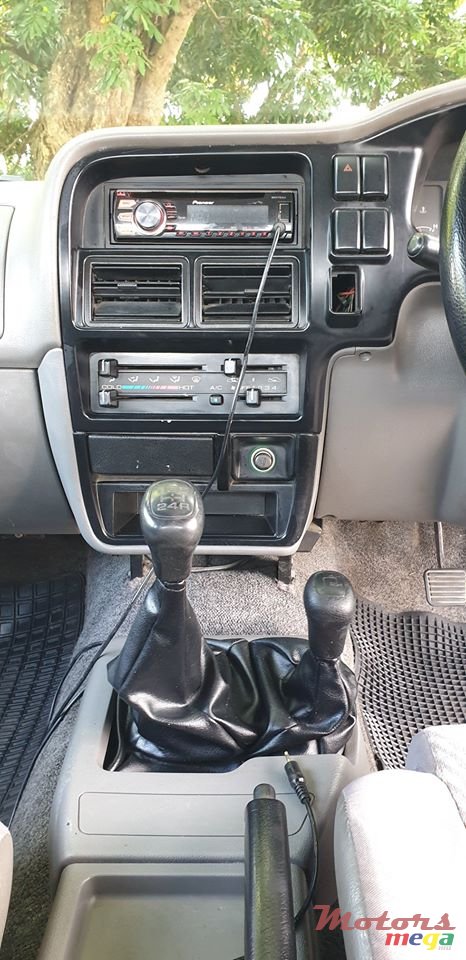 2001' Isuzu D-Max photo #6