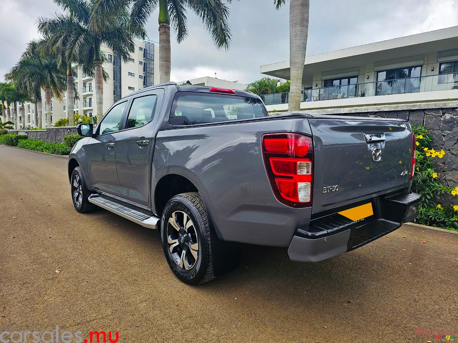 2023' Mazda BT-50 Signature 3.0 4x4 photo #3