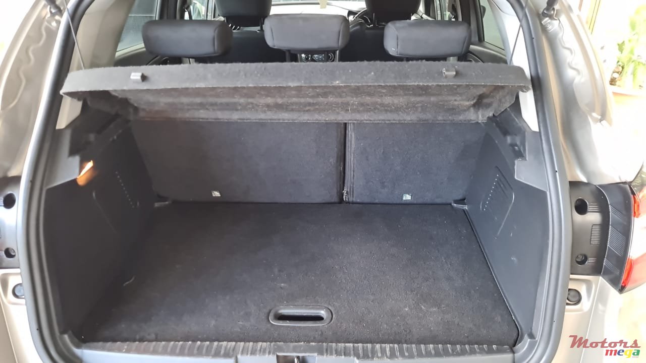 2015' Renault Captur photo #6