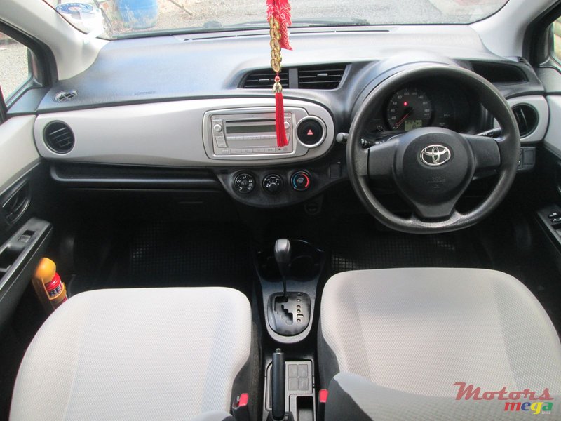 2011' Toyota Vitz photo #5