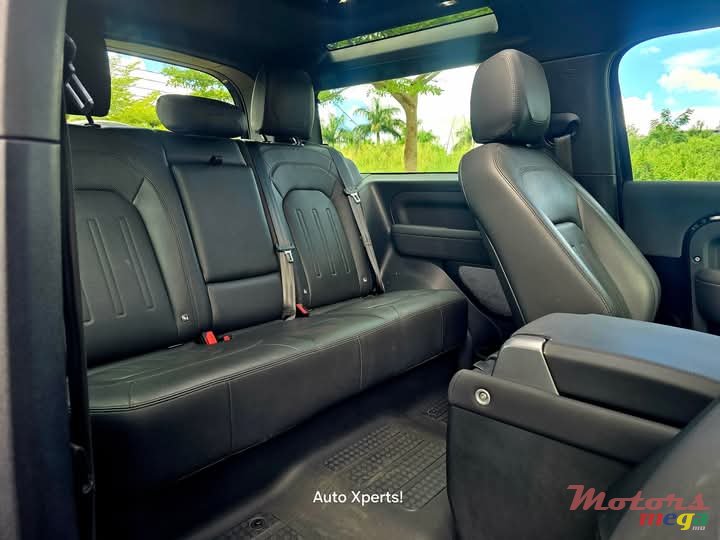 2021' Land Rover Defender photo #7