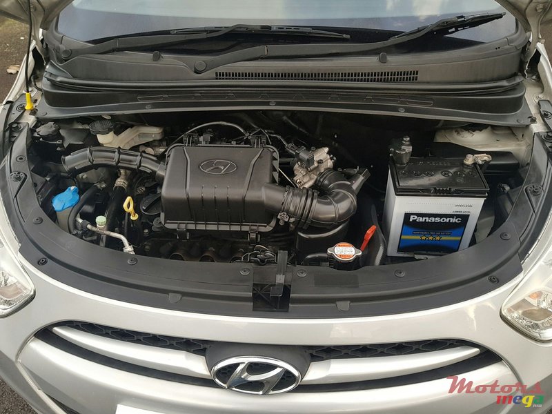 2012' Hyundai i10 Automatic petrol photo #6