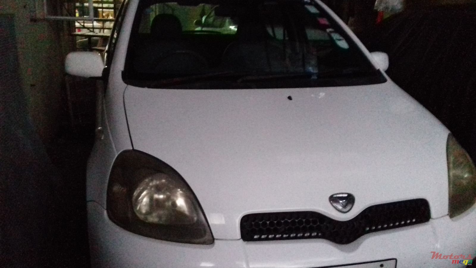 1999' Toyota Vitz photo #1