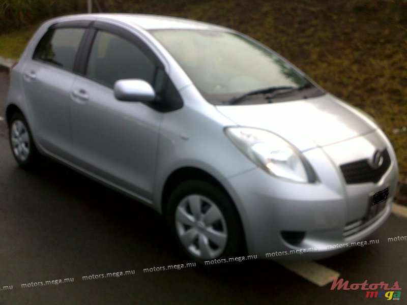 2006' Toyota VITZ photo #1